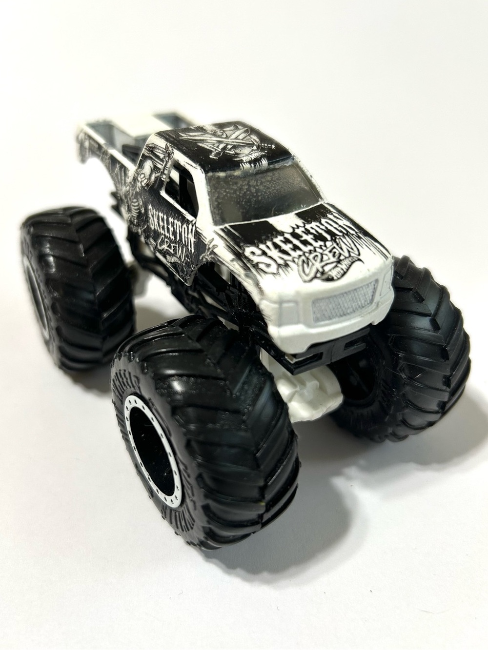 4/$20 Hot Wheels Monster Trucks 1:64 Skeleton Crew Truck Monster Jam